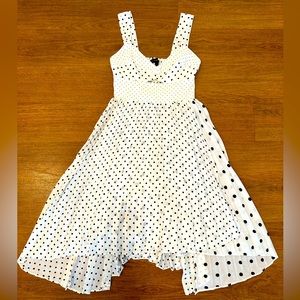Banana Republic size 0 polka dot pleated dress with front key hole.